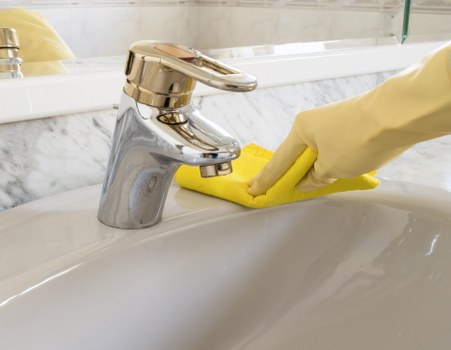 Cleaner in Belsizepark performing detailed kitchen cleaning